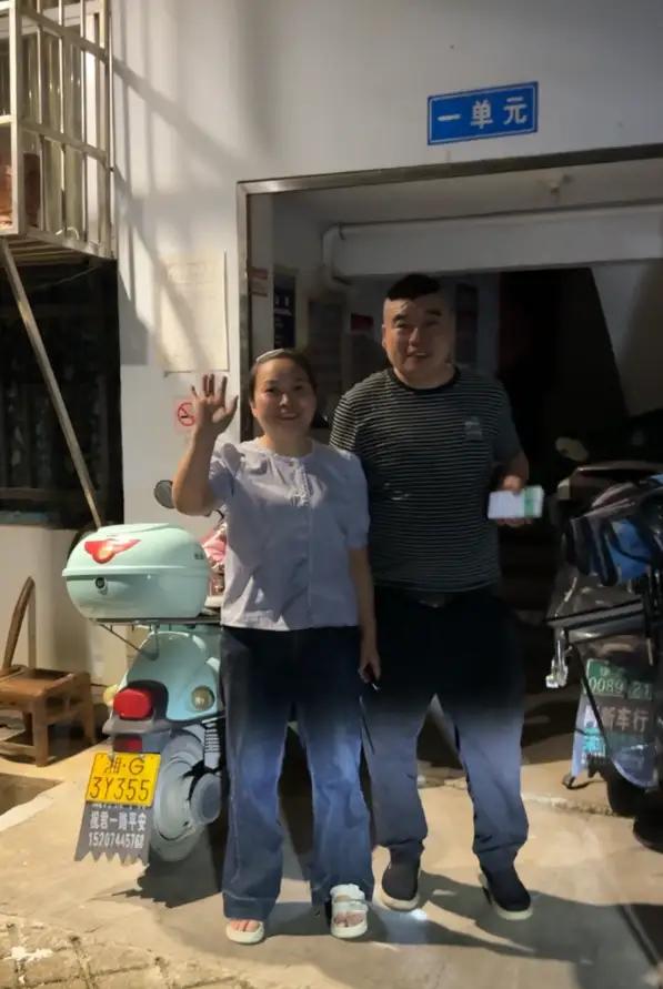 感动人心，湖南张家界19岁男孩彭卫来，其父母是残疾，爷爷奶奶70多岁身体多病，正