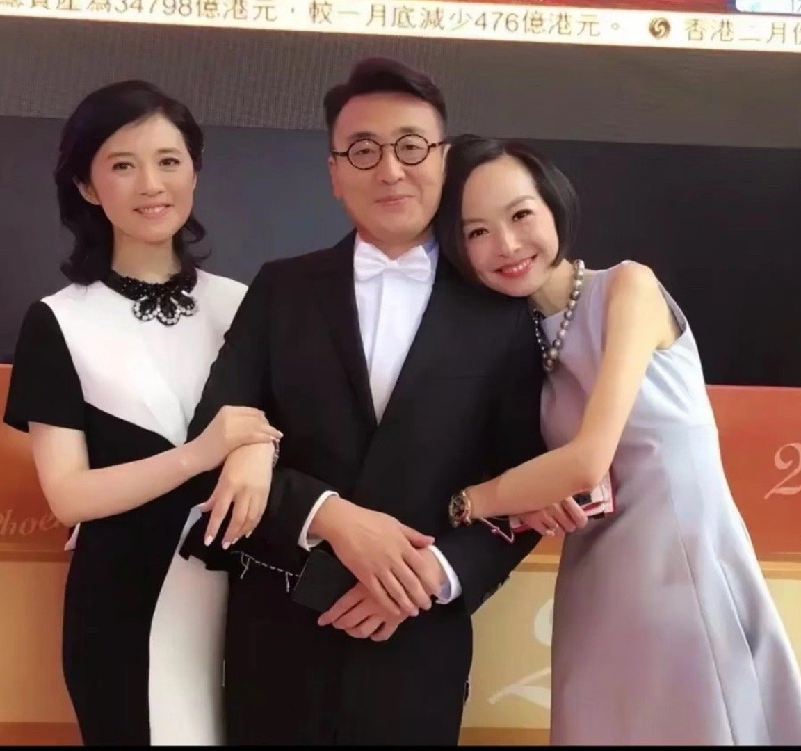 鲁豫窦文涛智性友谊的含金量 三十年的友谊是什么模样？是鲁豫刚说“这里像校园”，窦