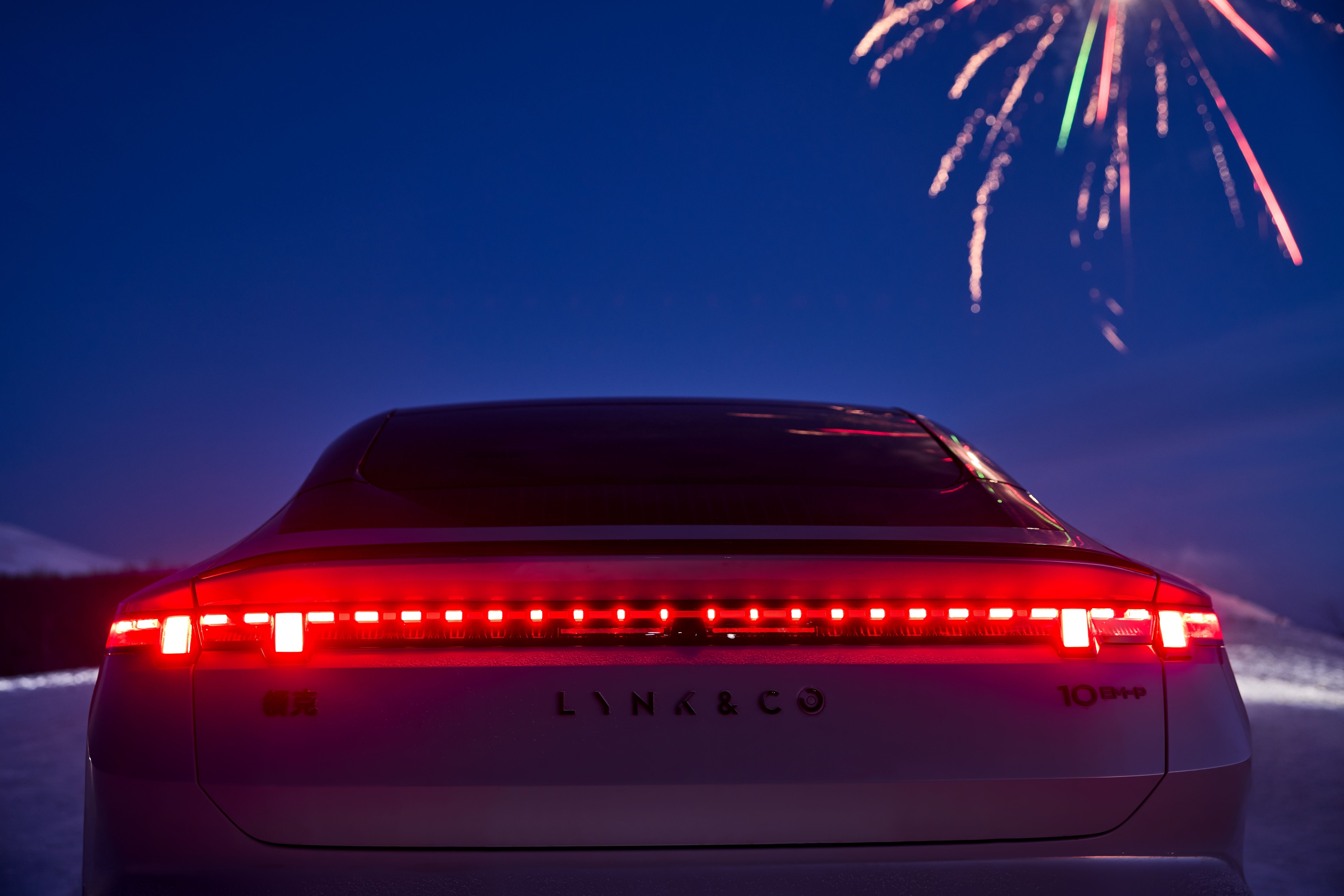 对我这种经常跨城工作的人而言，车是移动的办公室和客厅。领克EM-P在春节场景下，