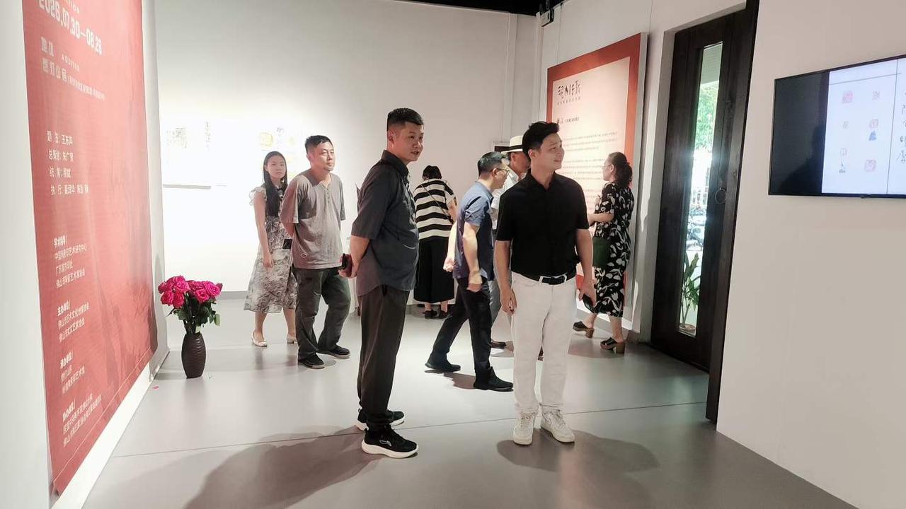 中国美术家协会综合材料艺委会主任唐承华，佛山创作院院长夏金旺等一行来燃灯山房参观