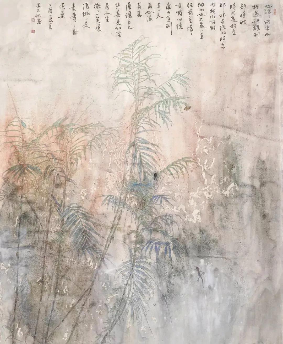 她的工笔花鸟画细腻严谨，格调高