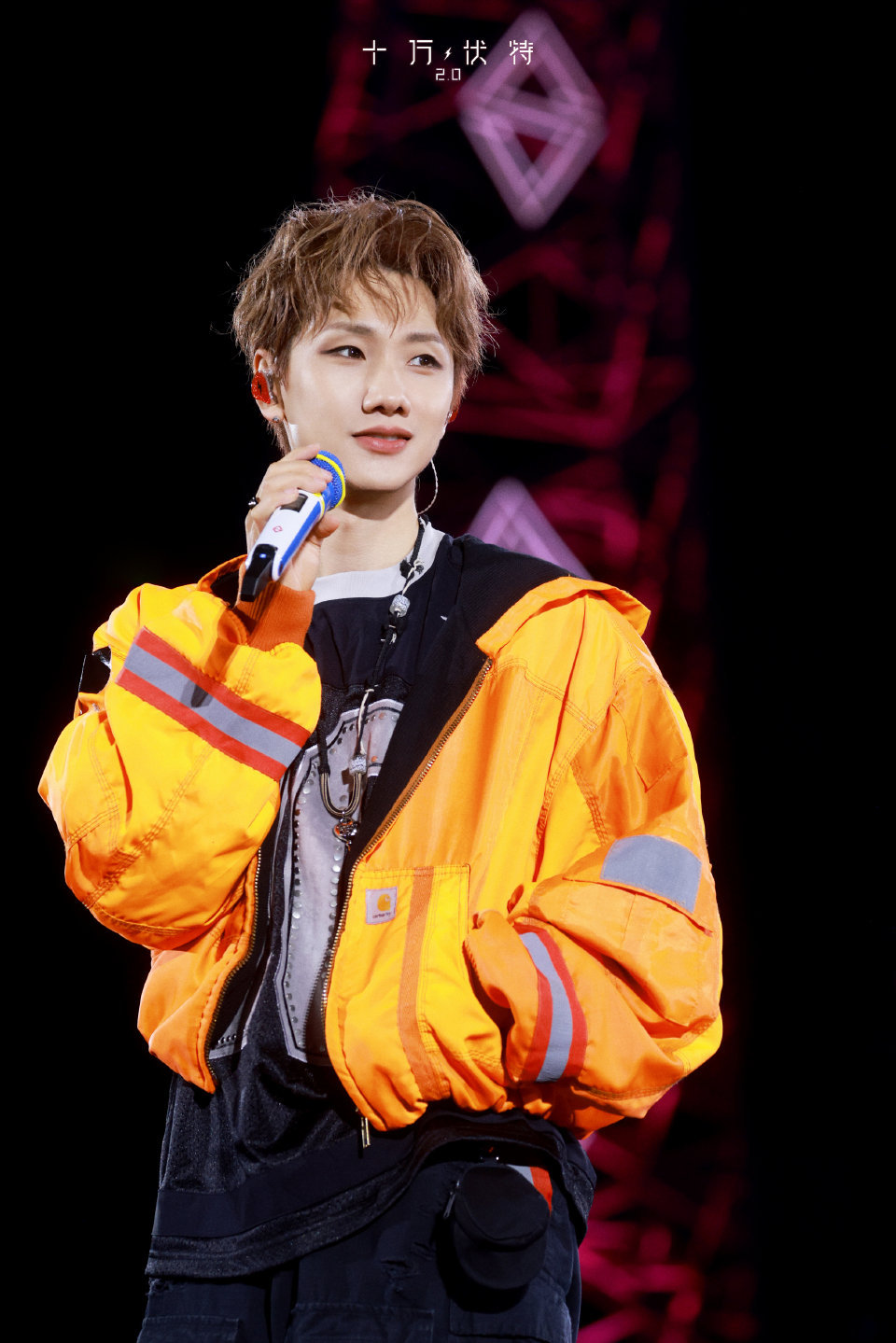 汪苏泷罗曼城提前过圣诞汪苏泷演唱会提前过圣诞 汪苏泷演唱会提前过圣诞，放青松和咘