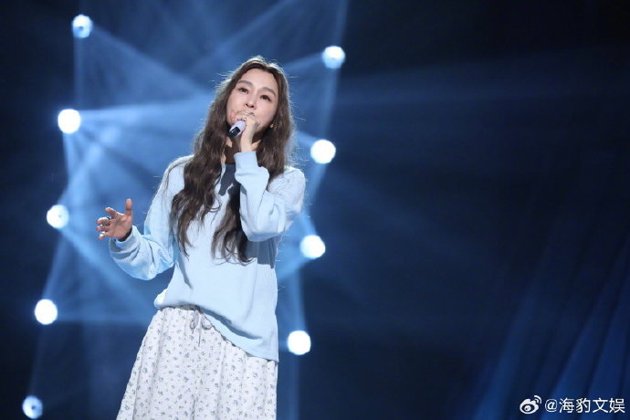 乘风初舞台直播 无修音直播考验真功夫，姐姐们用实力打破质疑，舞台又美又飒。乘风2