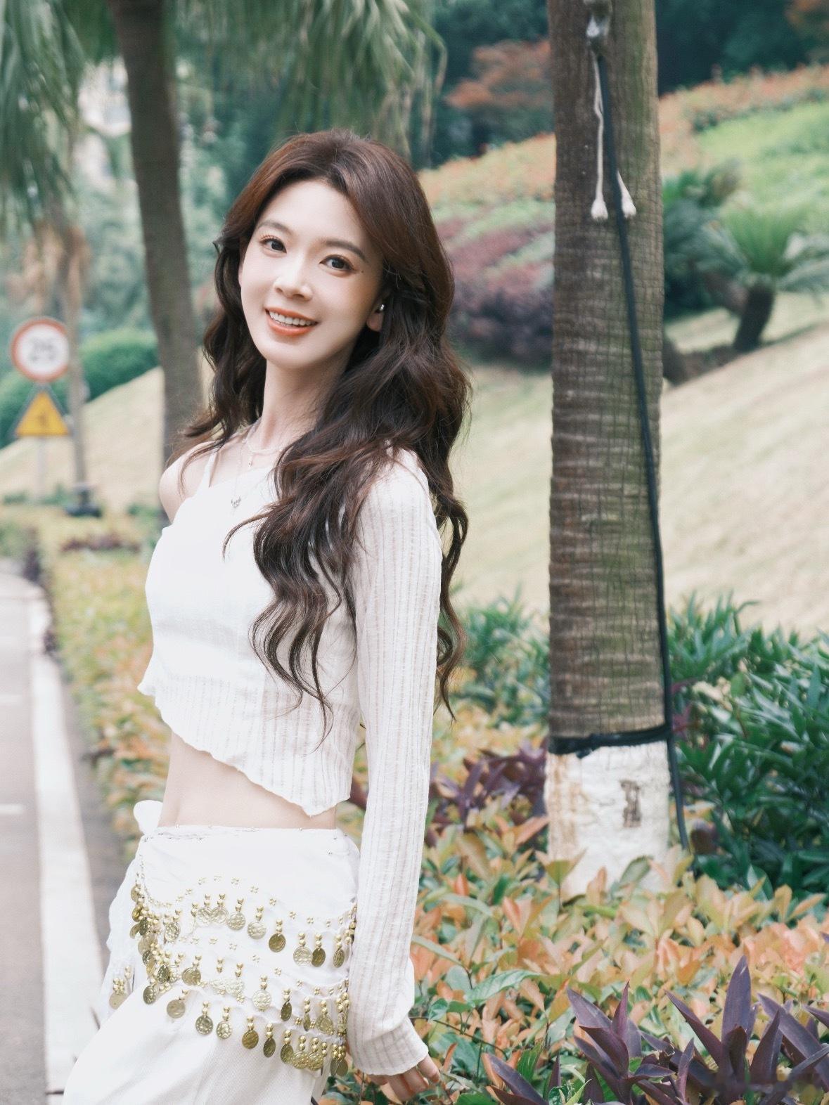 花少8是准备从浪姐里选角了吗全网都在聊花少8导演面试陈瑶这件事，我反倒真心觉得她