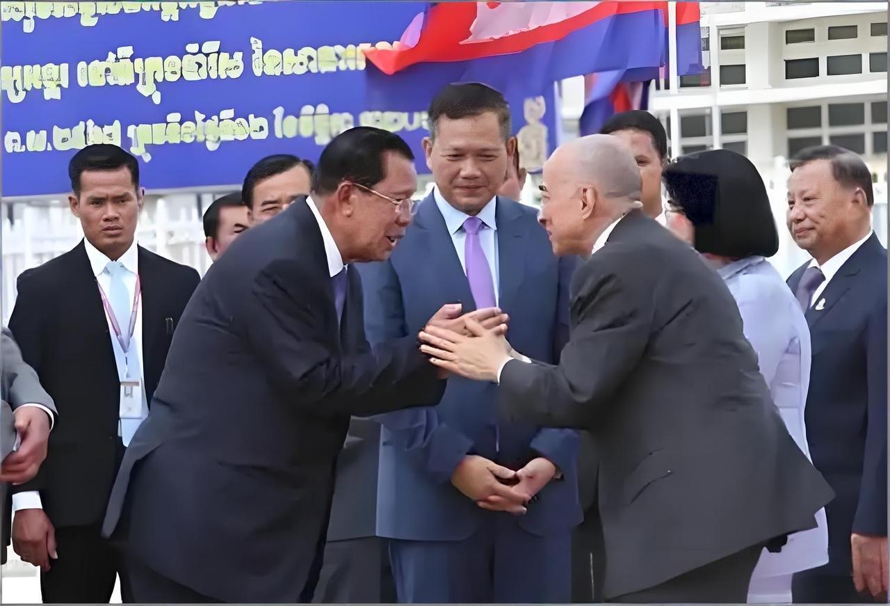 阿努廷当选泰国新任总理，开香槟庆祝的应该是洪森。

第一、阿努廷与洪森关系非常不