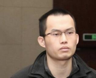 2015年12月11日，上海，29岁的林森浩即将被执行死刑，他的父亲在一旁哭得几