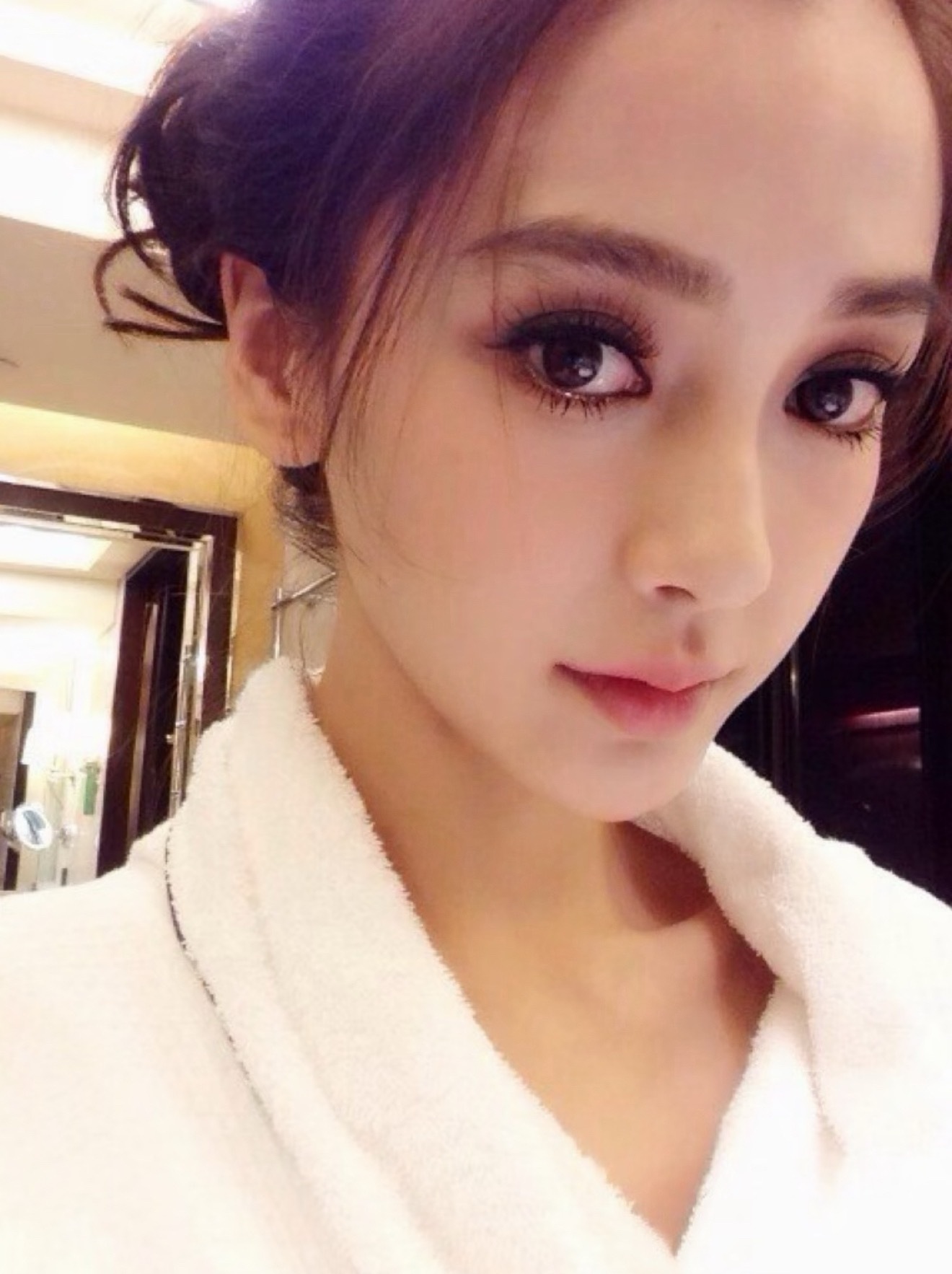 一些女明星的古早怼脸自拍…