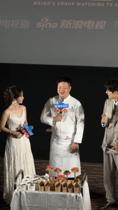 谭松韵刘学义吃的不亦乐乎一饭封神谁被追剧团的吃货互动笑到！刘学义喝汤喝到眼神清澈