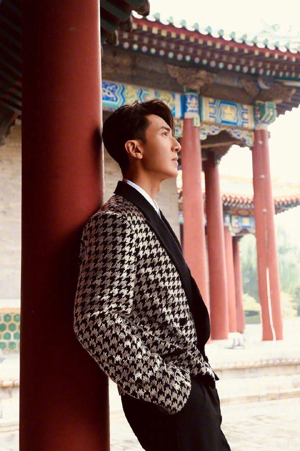 谁懂啊！当年《公主小妹》的南风瑾可是多少人的青春白月光，现在46岁的吴尊，新拍的