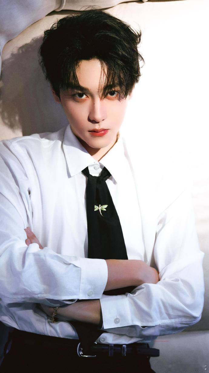 田栩宁壁纸上新了，这张脸真的是好帅呀，感觉他每一帧都是精细为画面！ 