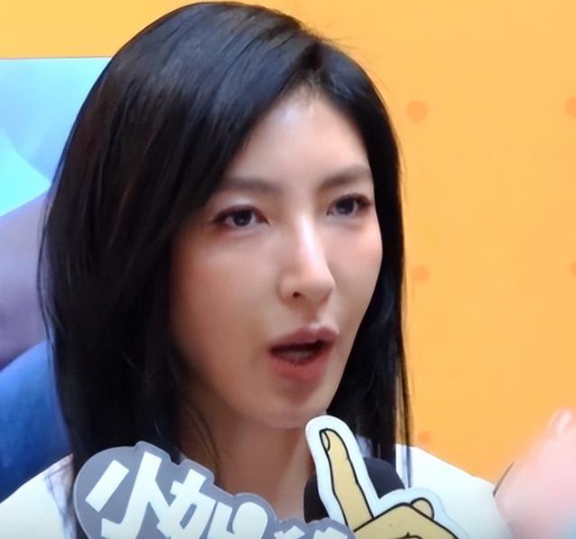 外人看着风光美满，48岁杨谨华婚姻富足人人羡慕，私下为实现当妈妈的心愿，苦苦坚持