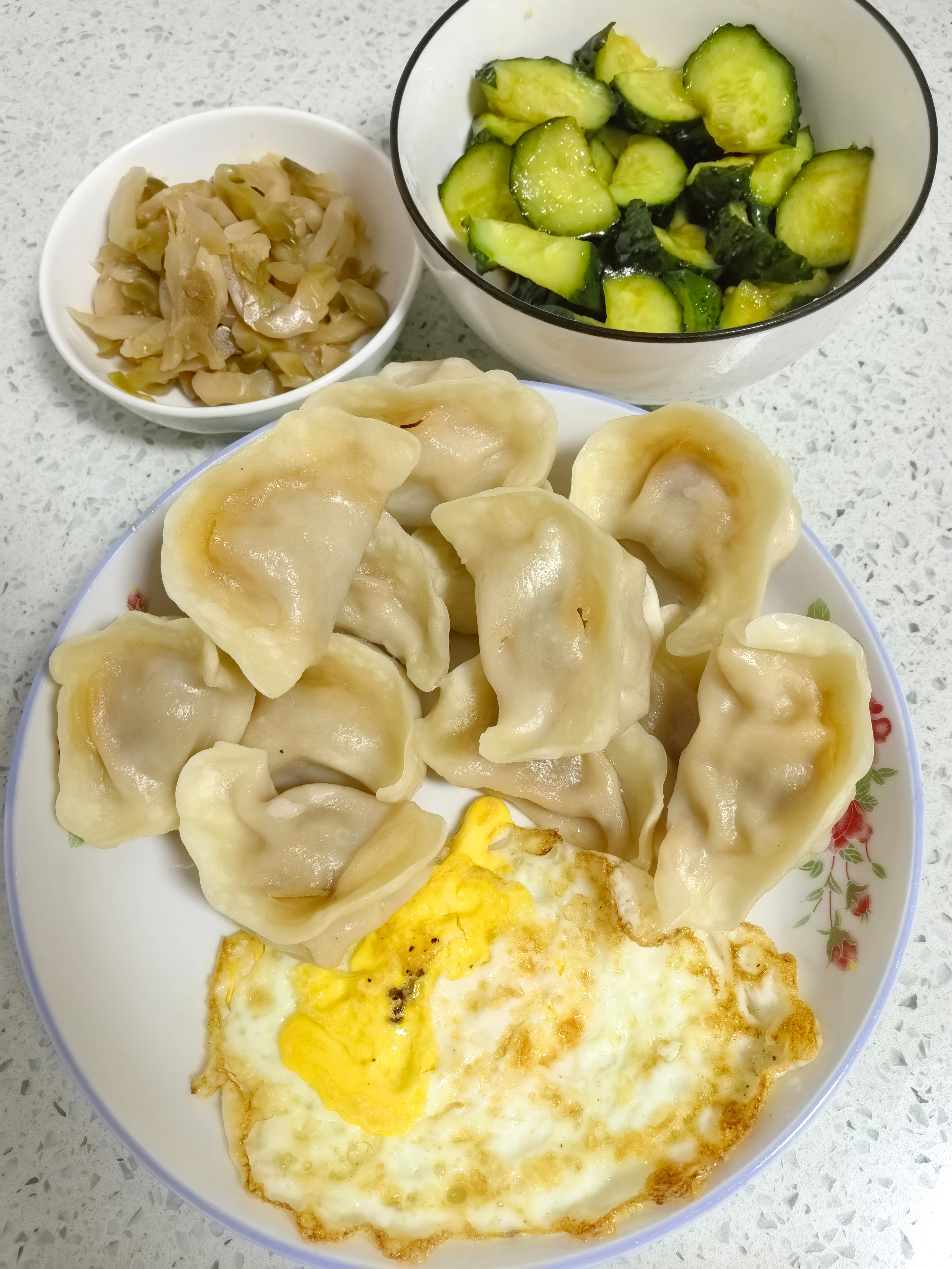 早饭已OK～开学第一天我和孩子彼此都要适应一下早起日子了。。。 