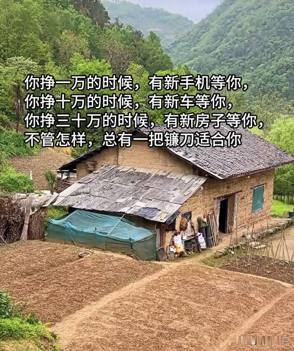 上联：闲庭落叶无人扫
   下联：静院飞花有月陪
               