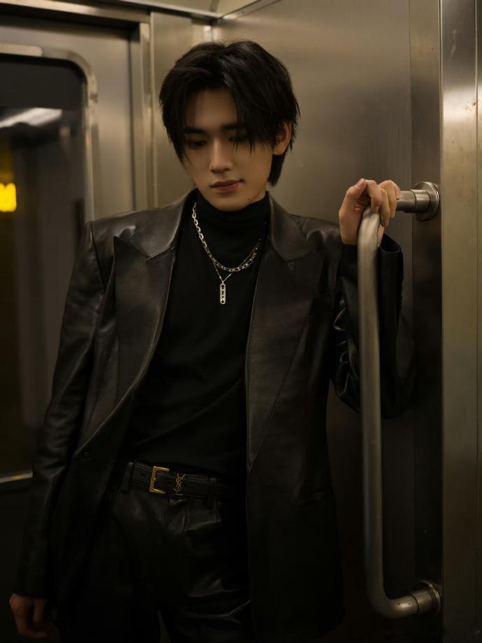 宋亚轩又回音乐综艺赛道了网传国粤无双拟邀宋亚轩，这个饼接起来！又能在音乐综艺里看