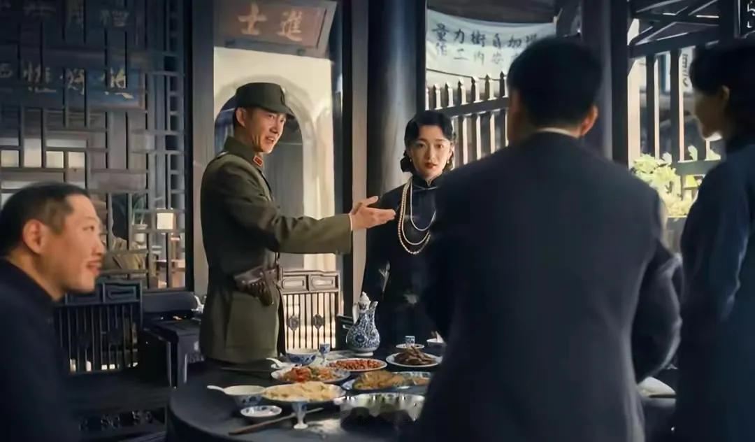 张云魁是新四军将领，战死沙场，怎么就得不到大家的尊重。
为什么写张云魁娶了小月，