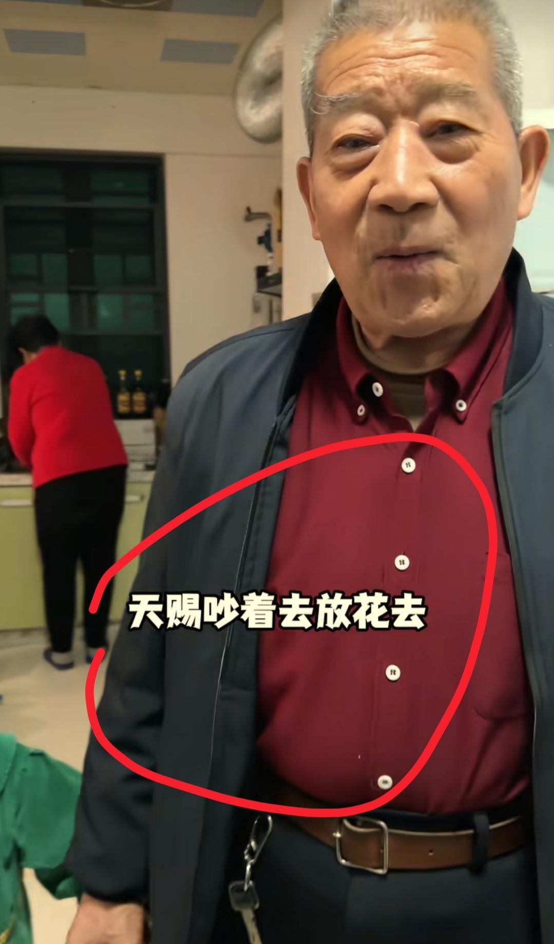老黄坦白视频一发，全网人都傻了
不是因为他74岁租地建房
而是因为宗亲托孤根本是