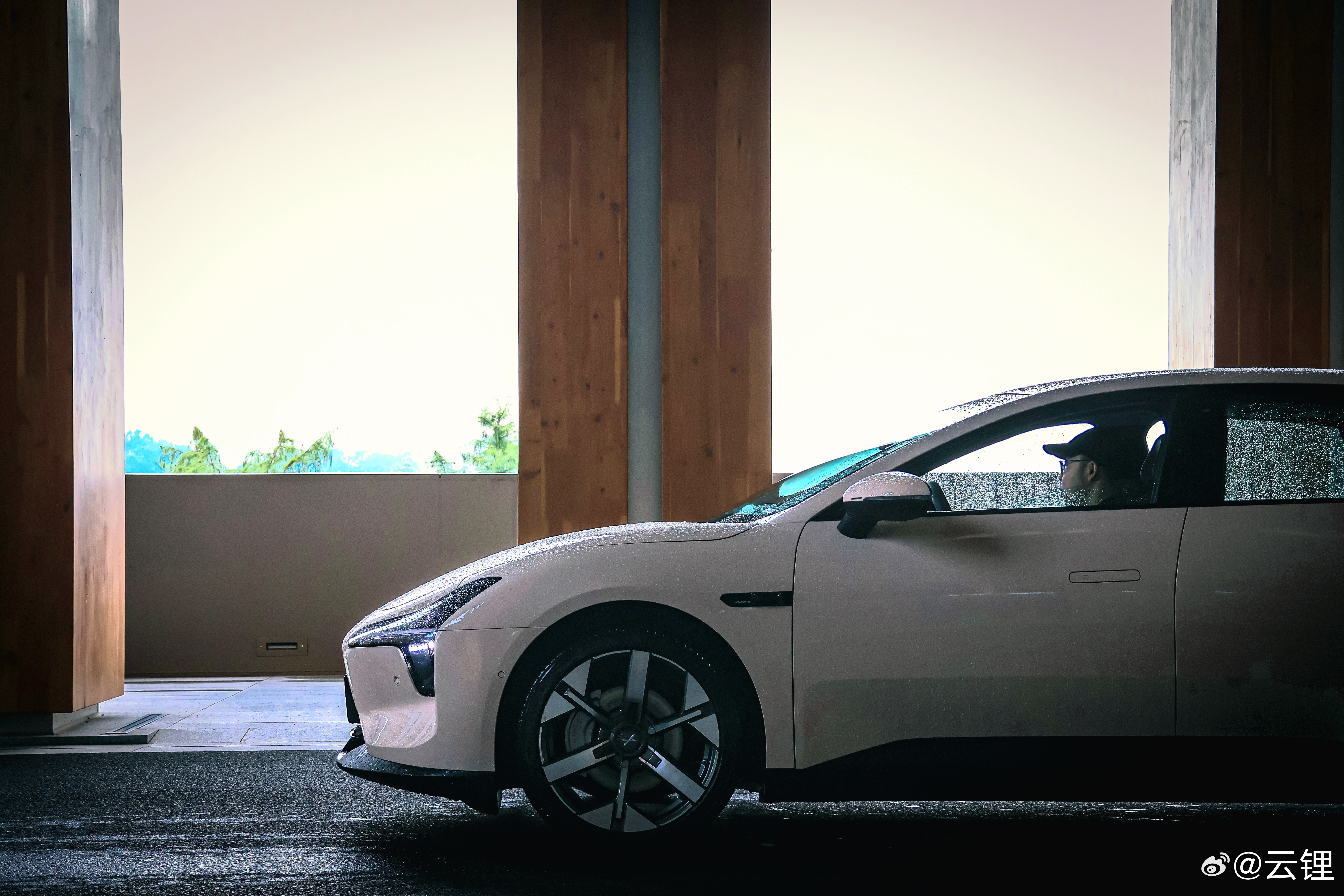 作为<银灰色车漆区up主>、<机械素质区up主> 和 <入门级榴芒up主> ，任