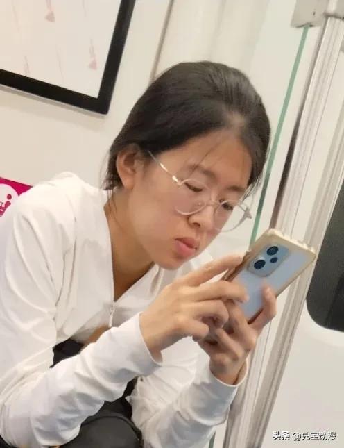 挺可爱的一副好欺负的样子