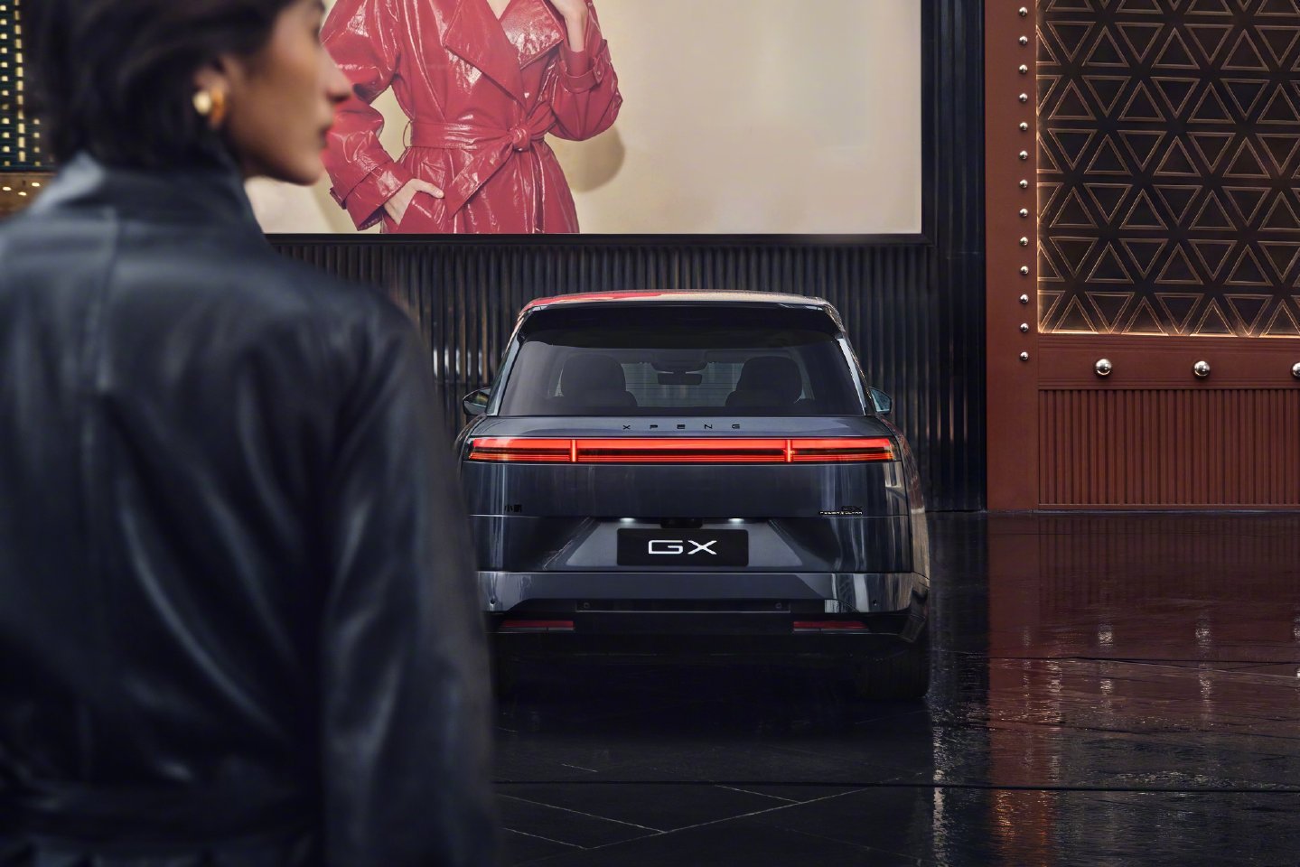 新科技旗舰小鹏GX来了小鹏做科技感就挺顺手的大六座正常来说元素太少容易臃肿，元素