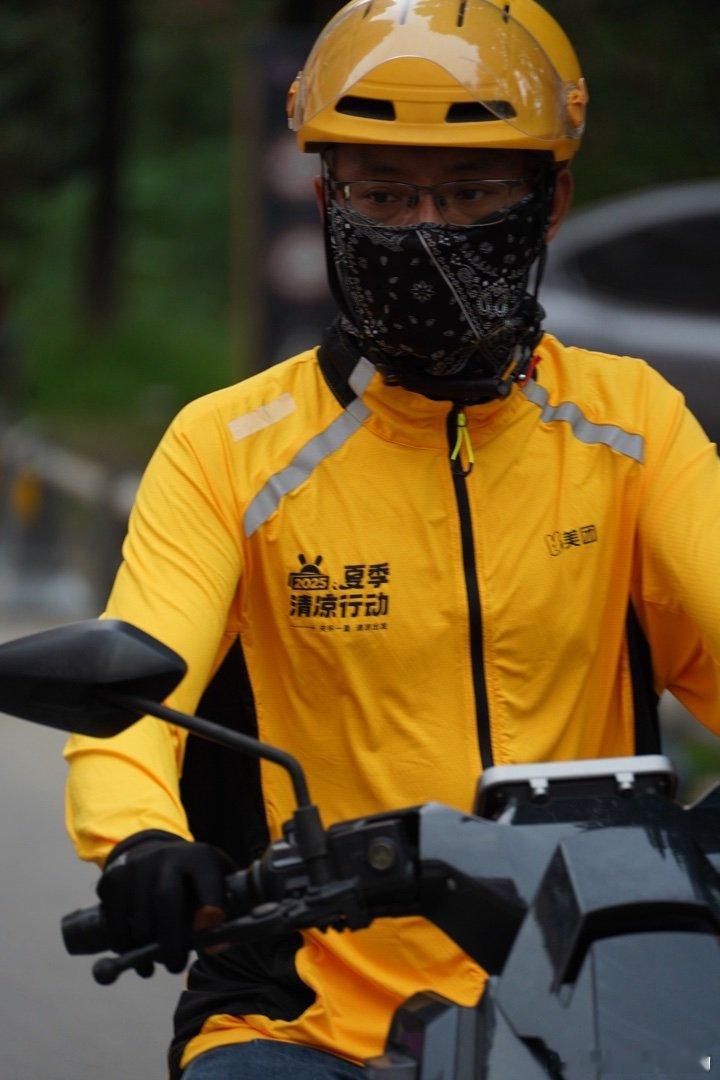 这款黑色冰丝面罩似乎是今年夏季爆款 ​​​