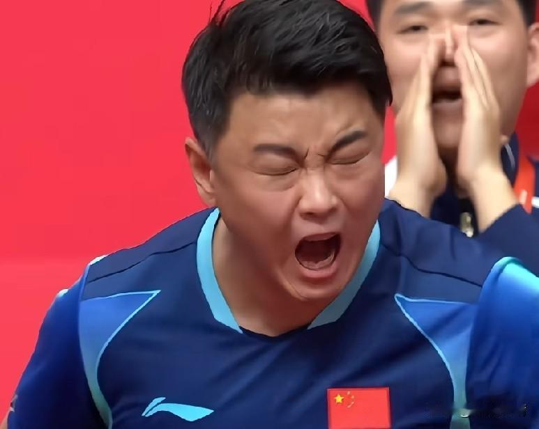 王楚钦被张本智和零封后，
有个细节不得不说，
决胜局温瑞博对战张本智和，局间王皓