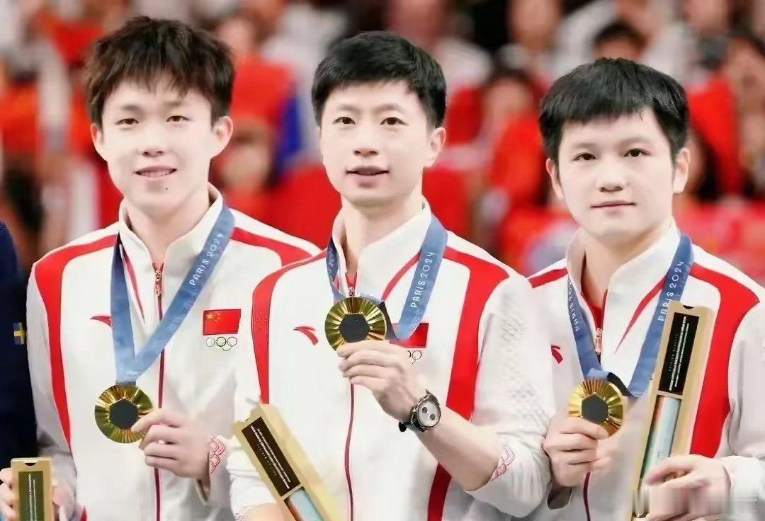 每个队员都会经历低谷期，都需要有人帮助走出来。马龙i的低谷期有秦志戬指导帮他，樊