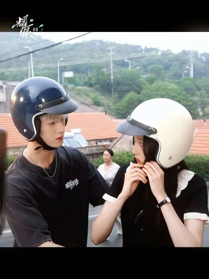 关晓彤李昀锐耀眼预约破100万物料，这个晴也邢武太对味了，快点抬上来！！