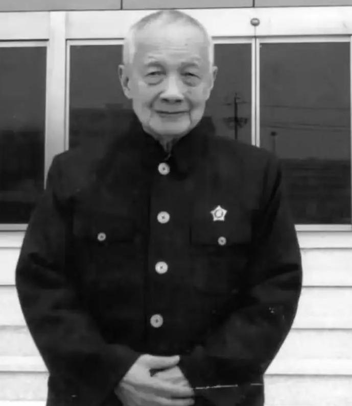 隐姓埋名三十载！广西百岁科学家魏乃文，铸就中国深海核盾牌
 
魏乃文（1922年