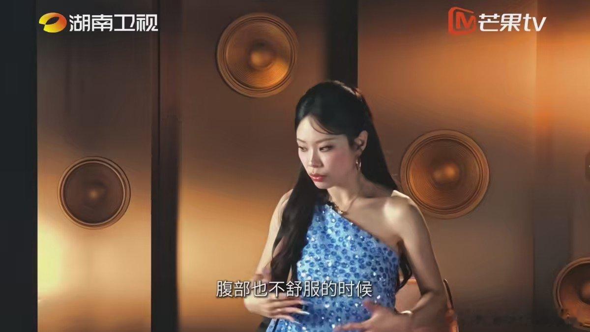 万妮达说很敬佩刘惜君歌手2026 明明浑身不舒服，上台后却立刻切换最佳状态，刘惜