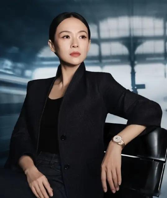 IU官宣积家全球代言人！积家在内娱有两个全球代言人，一个是易烊千玺，一个是章子怡