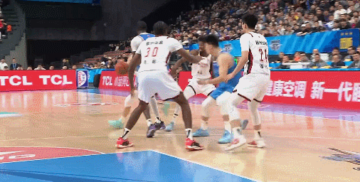 北京男篮vs浙江男篮 达米安-琼斯今天最大的作用是馋哭北京球迷吧……不过好歹马蒂