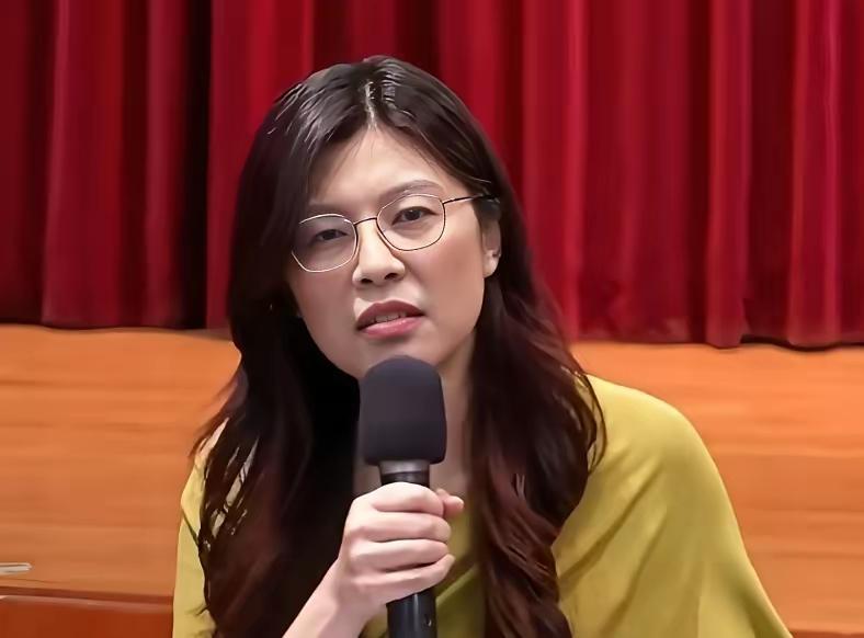 郑丽文稳了，她说大陆的底气就是台湾的底气，目前任命的4位副主席，也都太敢说了，都
