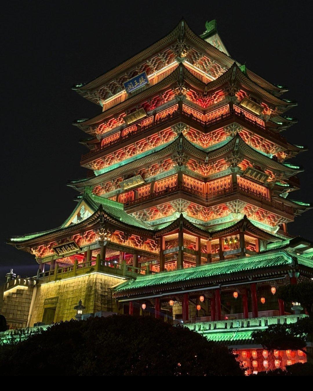 吃完饭就去散步了听群里友友说没看过滕王阁[思考][思考]今天散步路过的时候正好拍