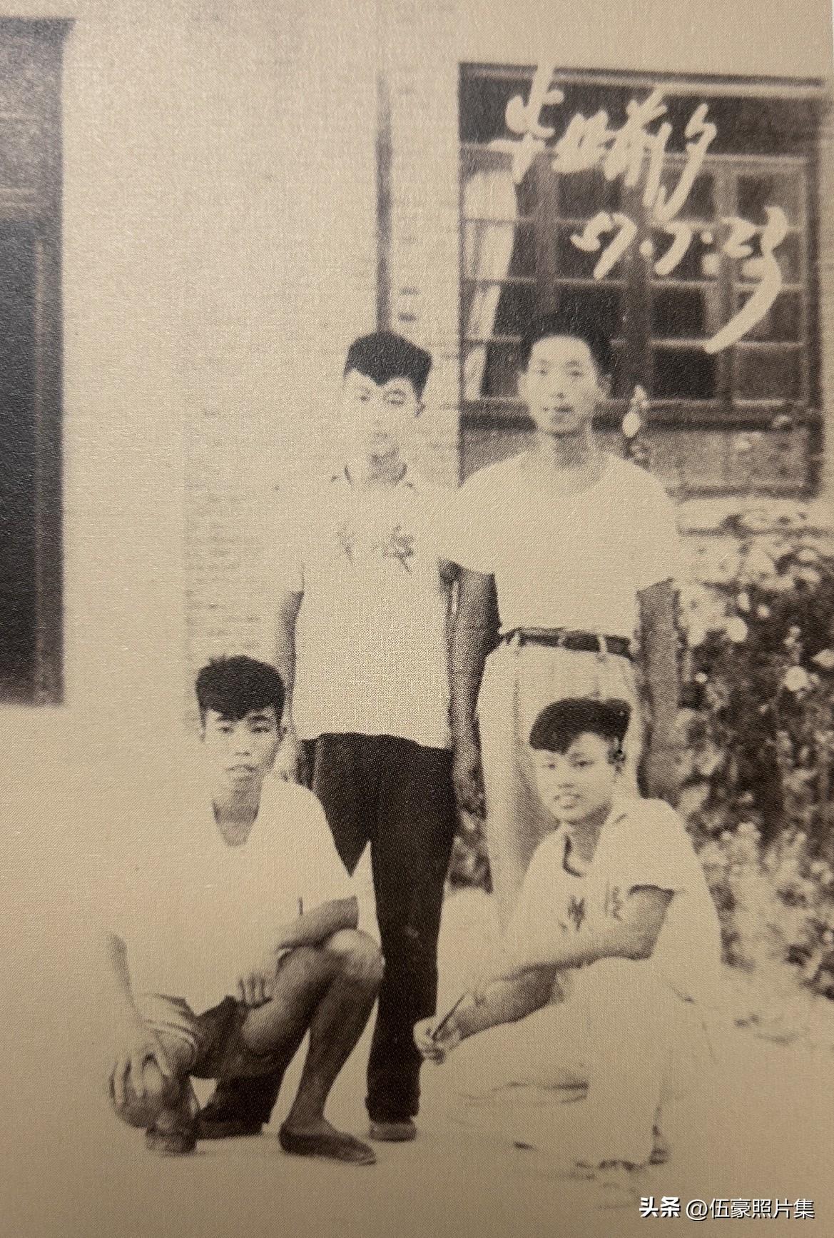 1957年，袁隆平与班长、团支部书记、学习委员合影。隆平初到安江农校的时候，学校