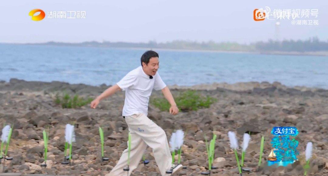 王鹤棣秦岚徐志胜马思超爱人错过亲爱的客栈浪漫开局搞笑收尾，秦岚与徐志胜热血奔赴，