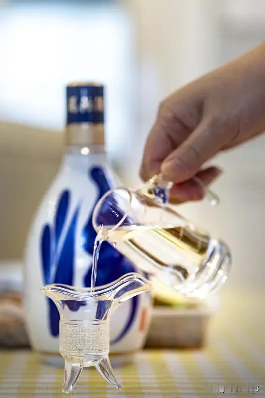 清香型白酒。适合搭配哪些菜肴？清香白酒配佳肴，舌尖盛宴乐逍遥

各位酒友们，清香