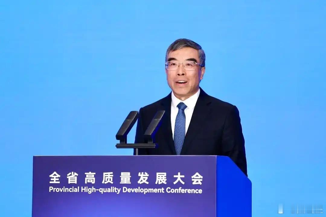 华为2025年销售收入超8800亿 2025年总营收：8809亿元（同比+2.2