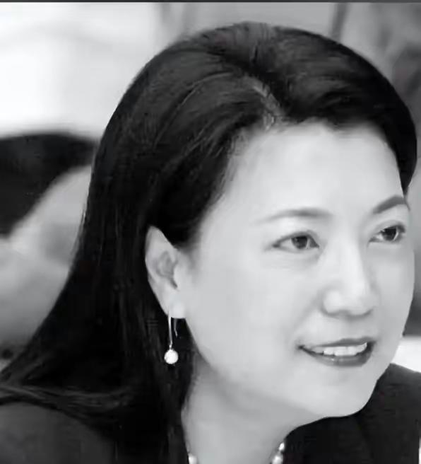 蒋家三代男丁接连离世，子孙四散，谁都没料到，最后撑住整个蒋家门面、守住家族体面的
