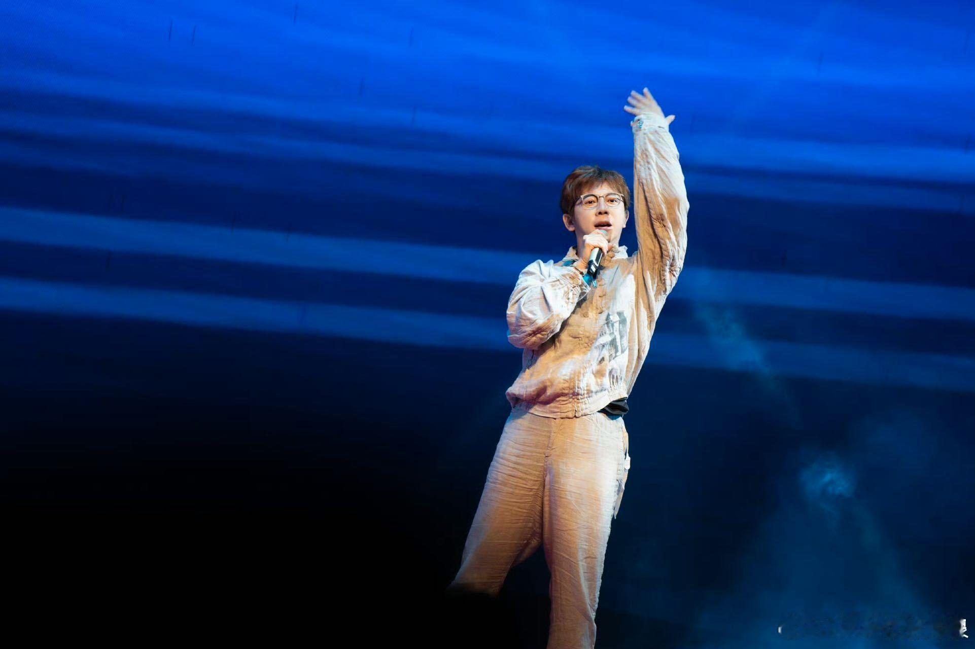 胡海泉怎么输的 或许编曲不够炸场？但钢琴与嗓音的交织，像在耳边讲心事。音乐本就不