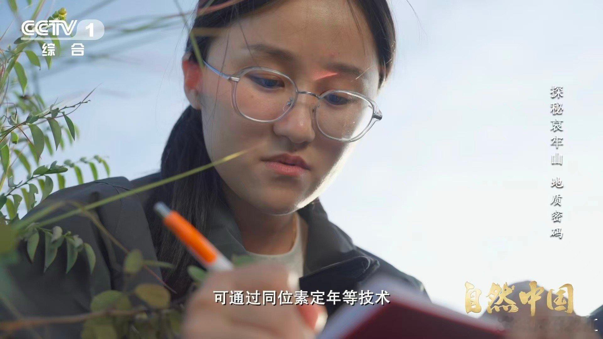 哀牢山顶惊现海底世界哀牢山顶竟藏3.75亿年前珊瑚化石 沧海桑田的实证！哀牢山顶