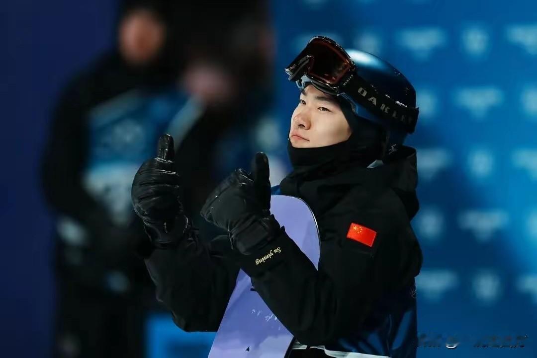 米兰冬奥会单板滑雪男子坡面障碍技巧预赛，三位选手已经出战过大跳台的中国选手苏翊鸣