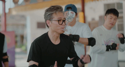 谁能想到看个综艺能被一段兔子舞硬控十分钟？李乃文穿着滑冰鞋认真蹦跶的样子，愣是把