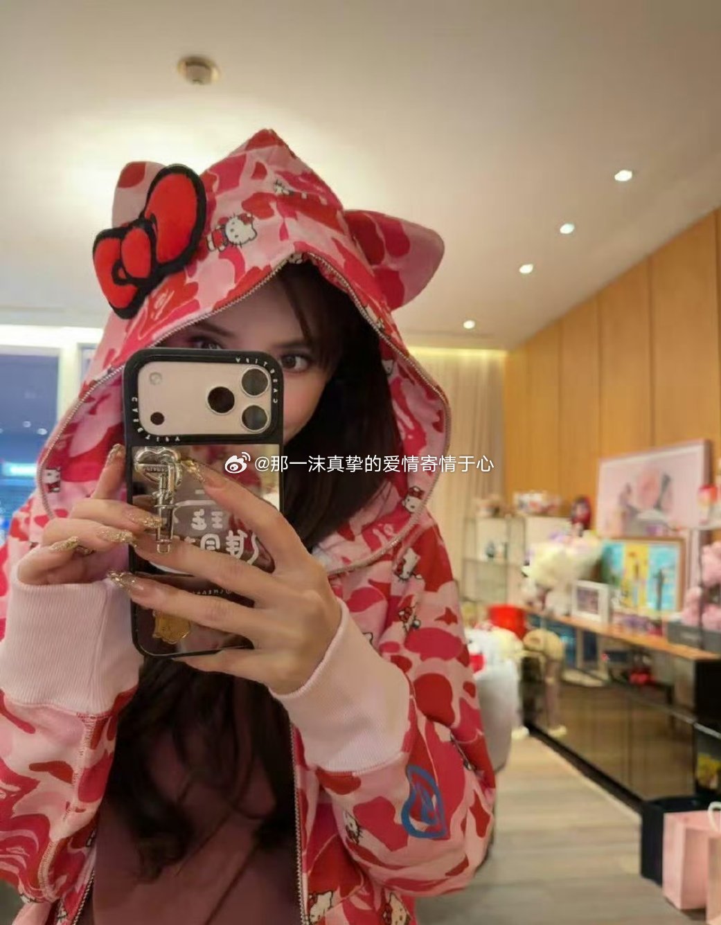 Angelababy家里摆满了粉丝的礼物Angelababy家里摆满了粉丝的礼物