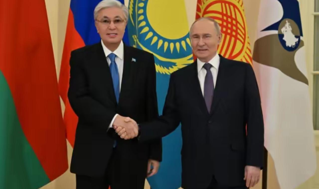 12月21日，哈萨克斯坦总统刚离开日本，并没有回国，而是直接飞到了俄罗斯，高市早