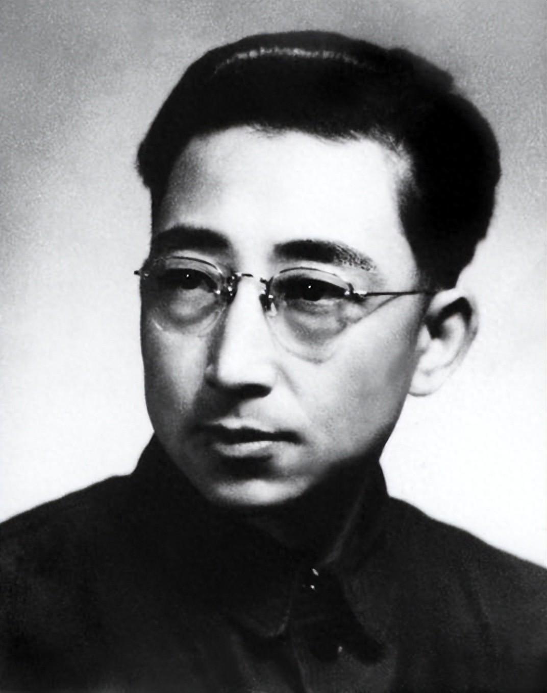 他一娶黄宗英，二娶上官云珠，三娶吴嫣，全是大美人，一生救赎三个女人，晚景却凄凉得