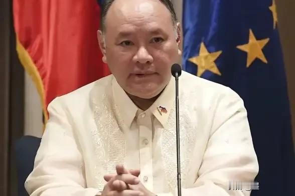 菲律宾总统和防长称“重回中菲对话”，他们究竟玩得什么把戏？
13日，菲律宾国防部
