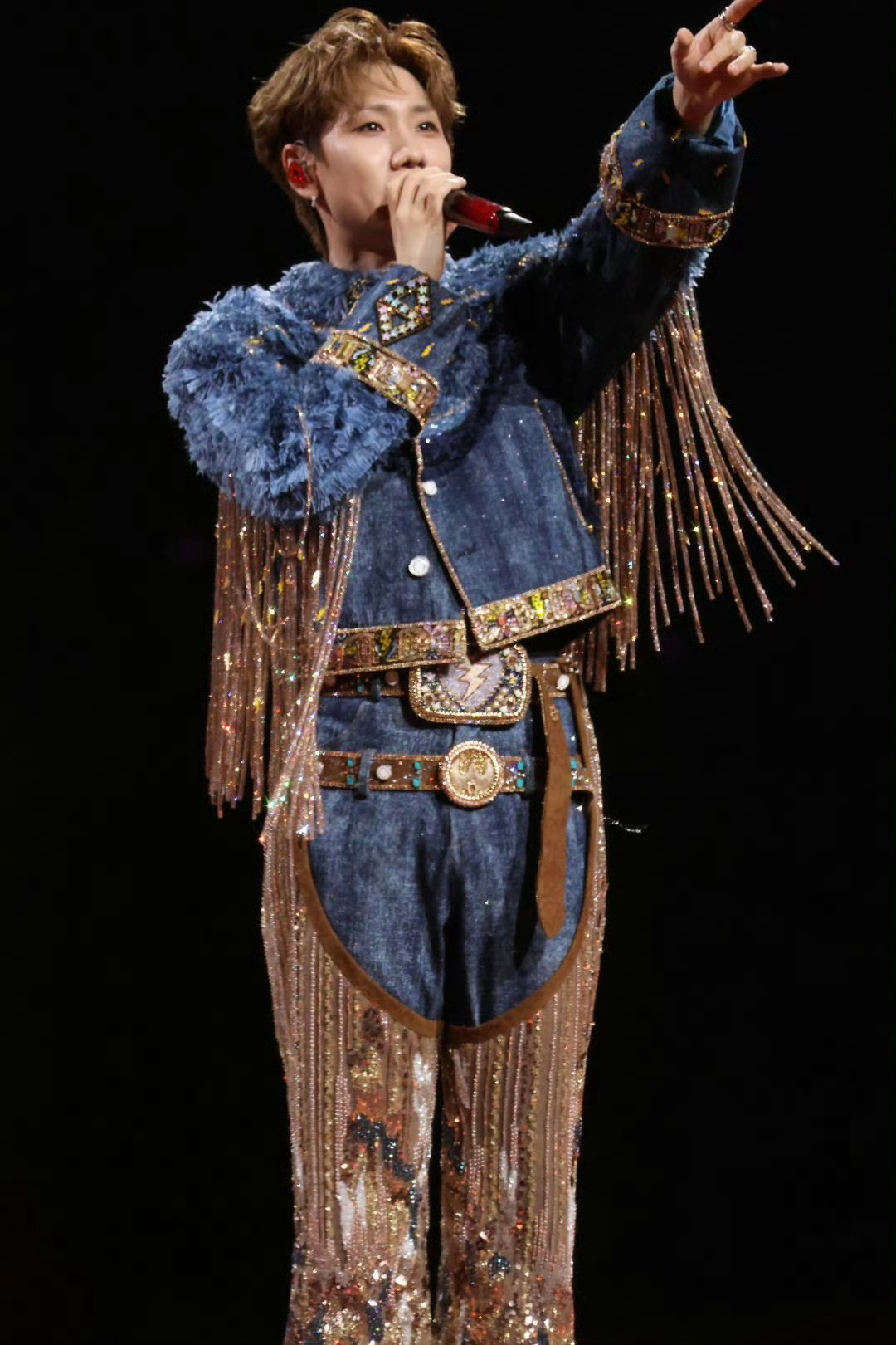 汪苏泷演唱会刚结束就批作业 也太可爱了吧，把粉丝repo当成睡前读物，汪苏泷说回