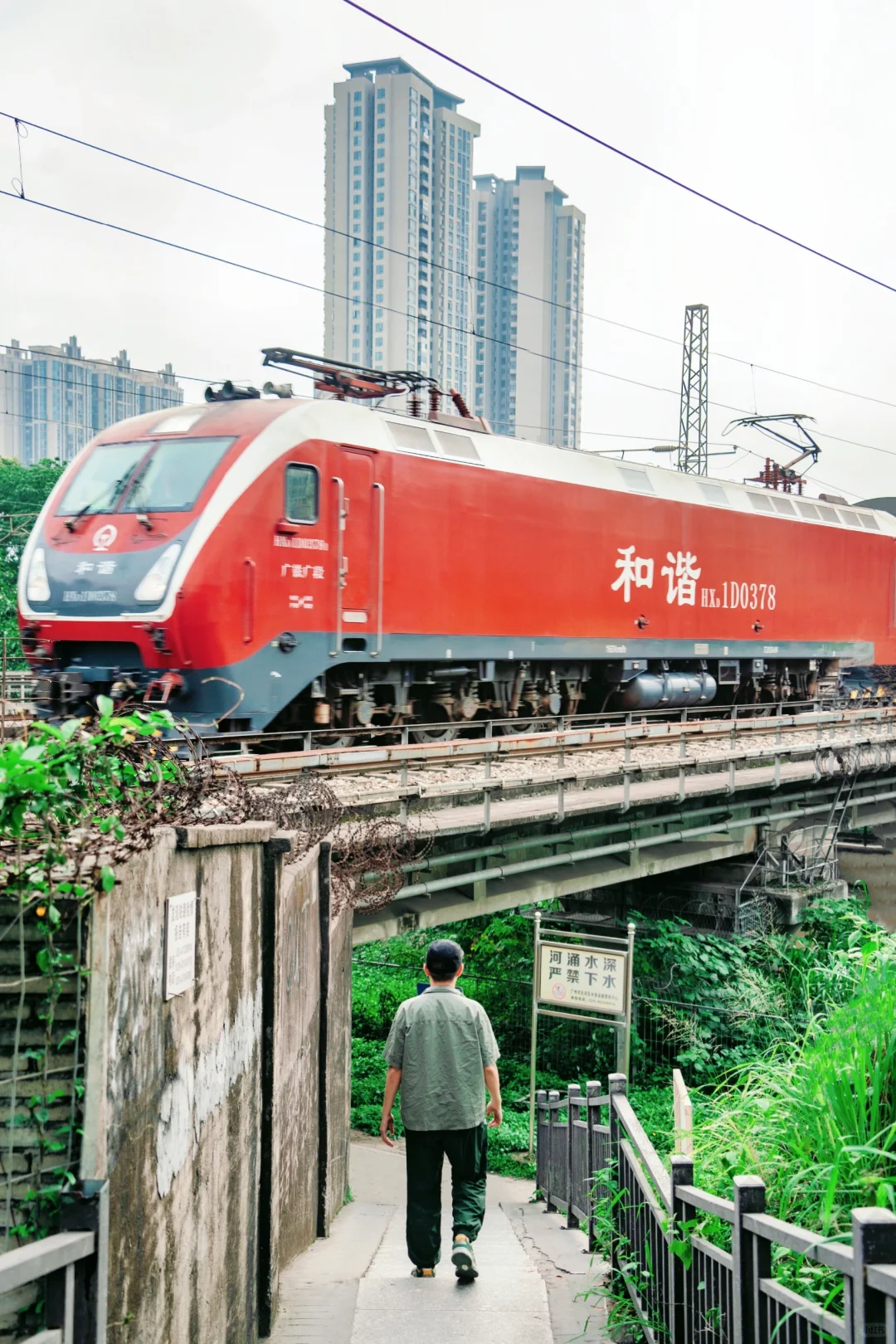 跟风成功‼️快来和飞驰的火车合影吧