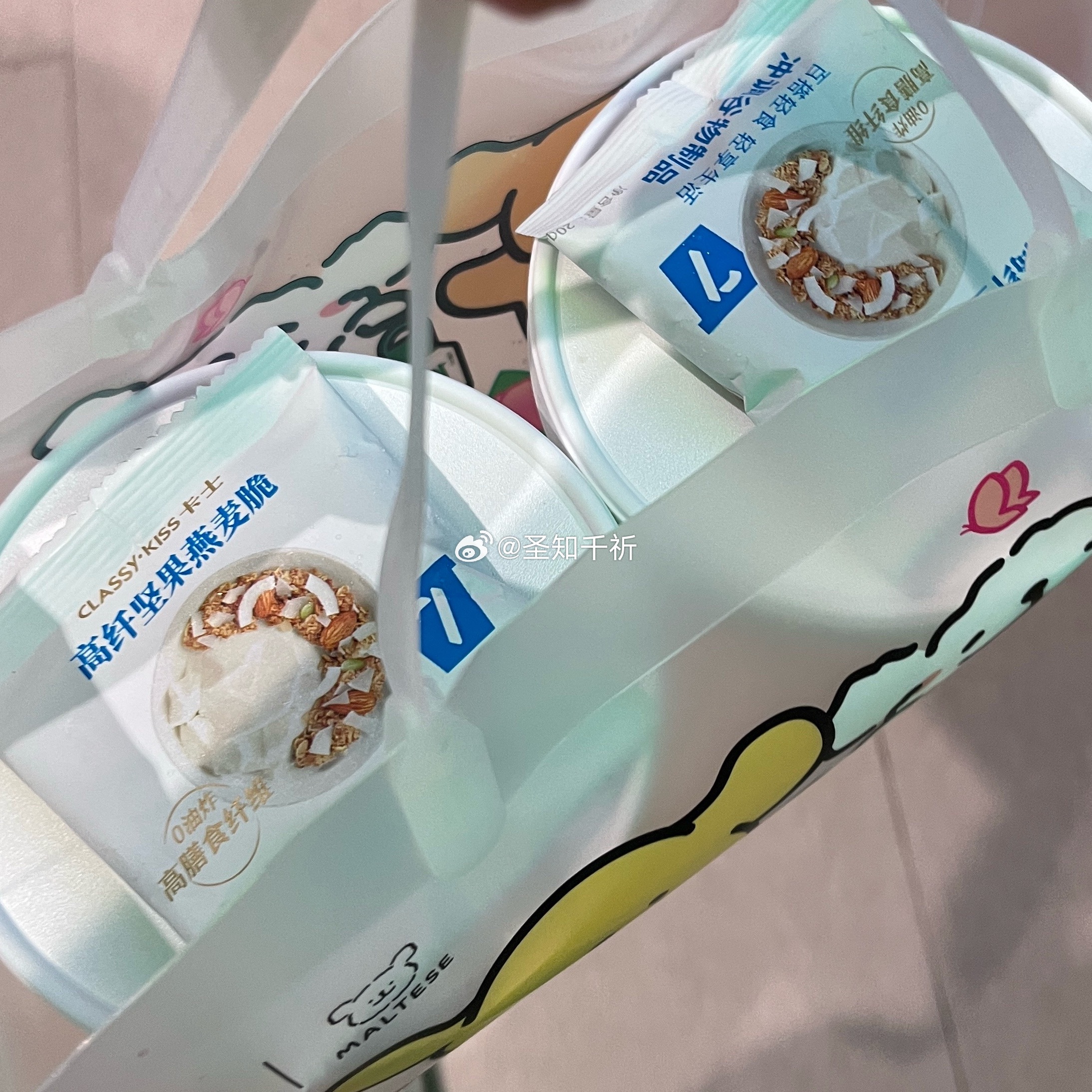 锐锐出差所以约了🤤🤤喜茶广东限定西多士港奶已喝，不加糖感觉味道正好也没别人说