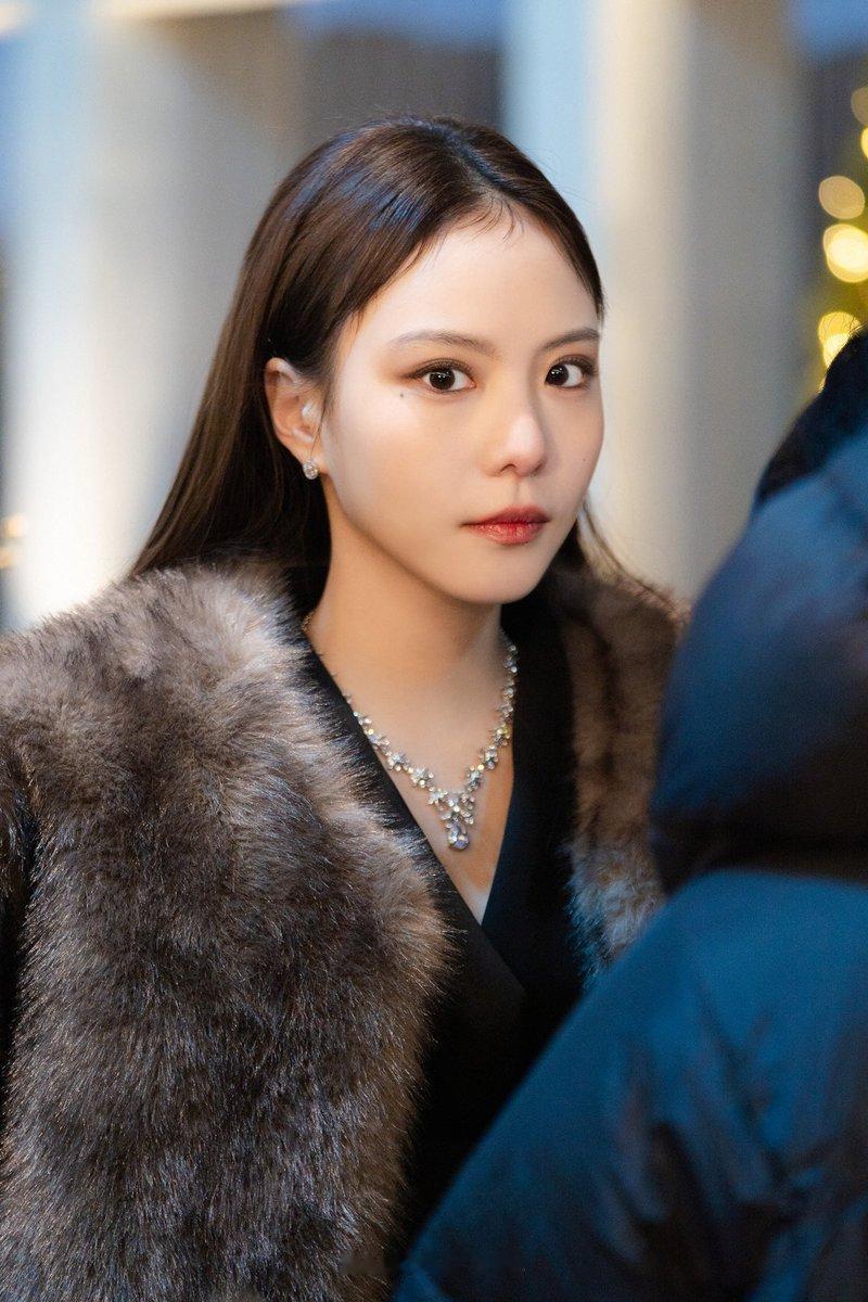 莉娜的饰演者李烈音 剧照[ins:@ yuleumlee] 